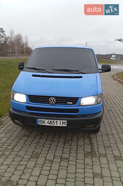 Грузовой фургон Volkswagen Transporter 2002 в Костополе