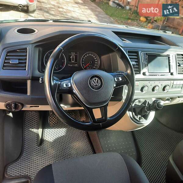 Грузовой фургон Volkswagen Transporter 2015 в Ровно