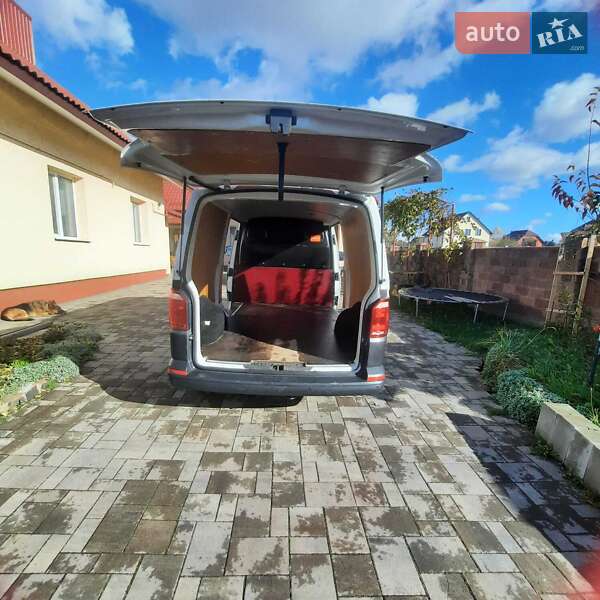 Грузовой фургон Volkswagen Transporter 2015 в Ровно