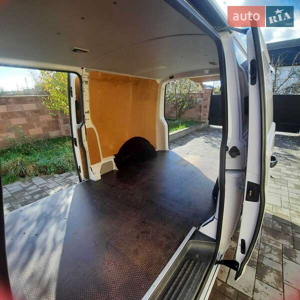 Грузовой фургон Volkswagen Transporter 2015 в Ровно