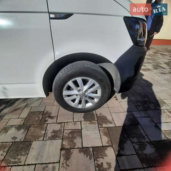 Грузовой фургон Volkswagen Transporter 2015 в Ровно