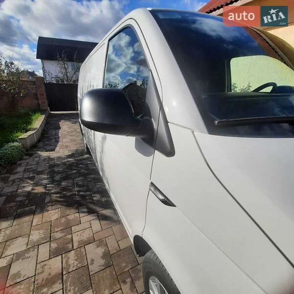 Грузовой фургон Volkswagen Transporter 2015 в Ровно