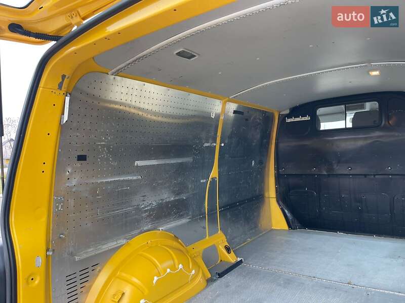 Вантажний фургон Volkswagen Transporter 2017 в Ужгороді