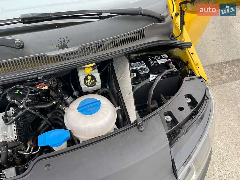 Вантажний фургон Volkswagen Transporter 2017 в Ужгороді