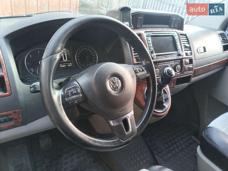 Мінівен Volkswagen Transporter 2013 в Івано-Франківську