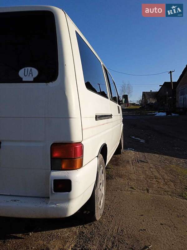Минивэн Volkswagen Transporter 1998 в Нововолынске