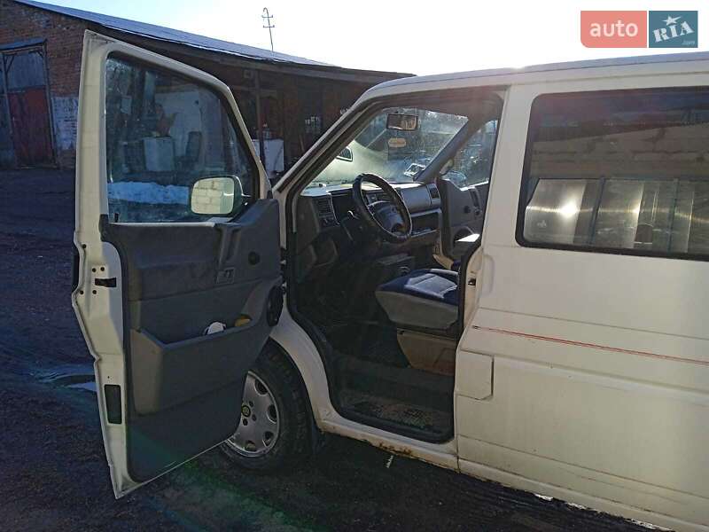 Минивэн Volkswagen Transporter 1998 в Нововолынске