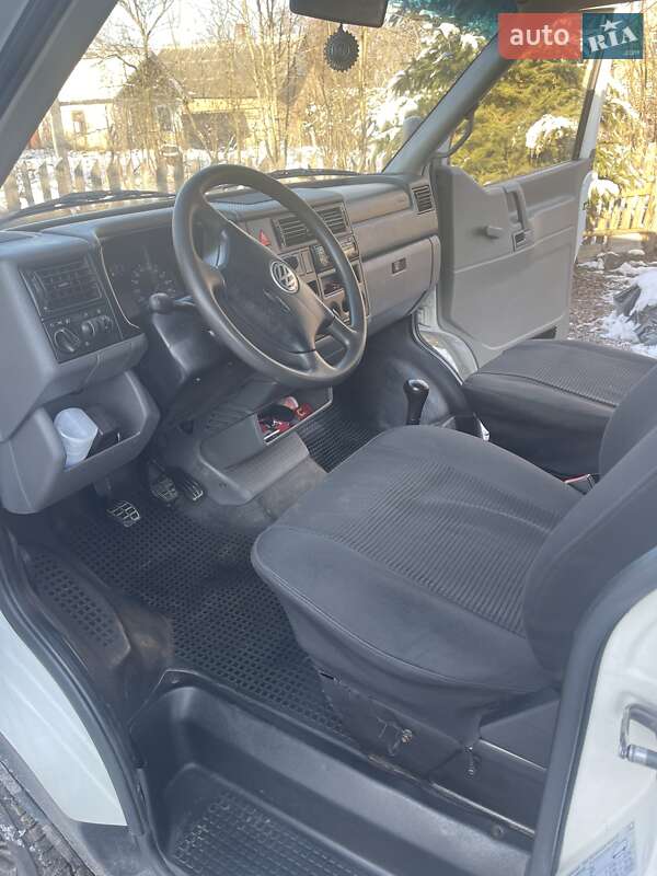 Минивэн Volkswagen Transporter 2000 в Буске