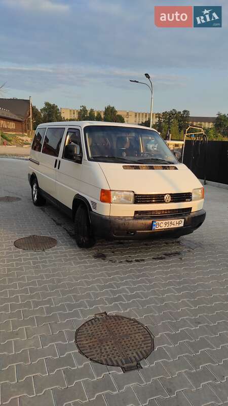 Минивэн Volkswagen Transporter 2000 в Буске