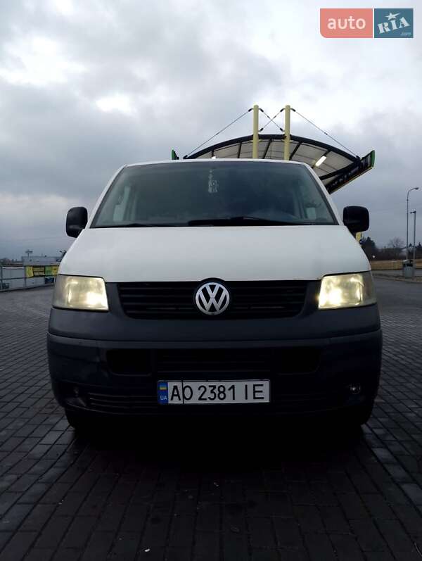 Минивэн Volkswagen Transporter 2006 в 