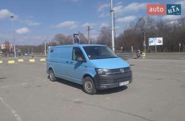 Вантажний фургон Volkswagen Transporter 2015 в Львові