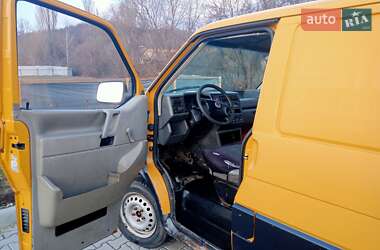 Вантажний фургон Volkswagen Transporter 2001 в Мукачевому