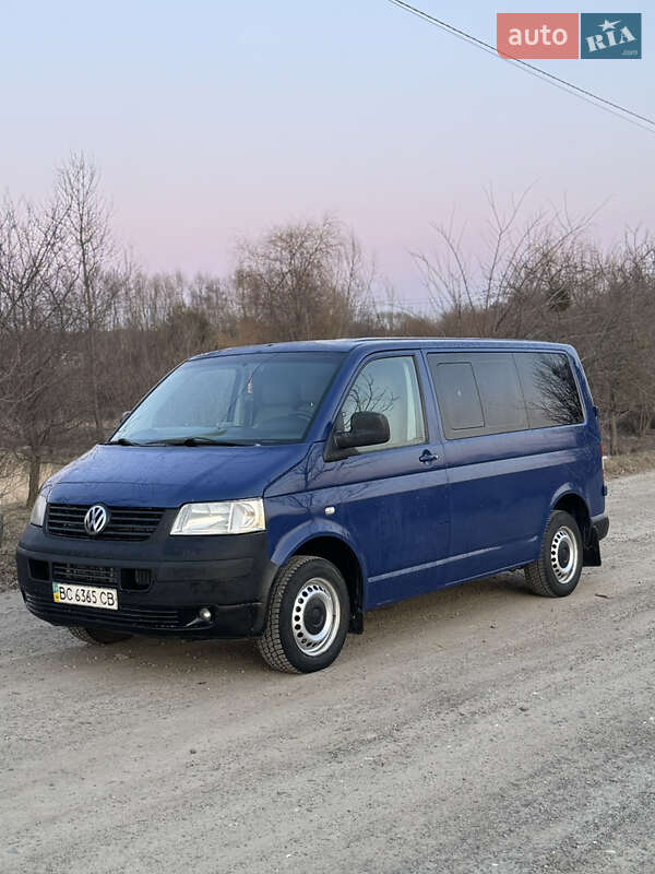 Мінівен Volkswagen Transporter 2006 в Новояворівську