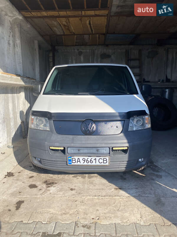 Грузовой фургон Volkswagen Transporter 2004 в Ольшанке