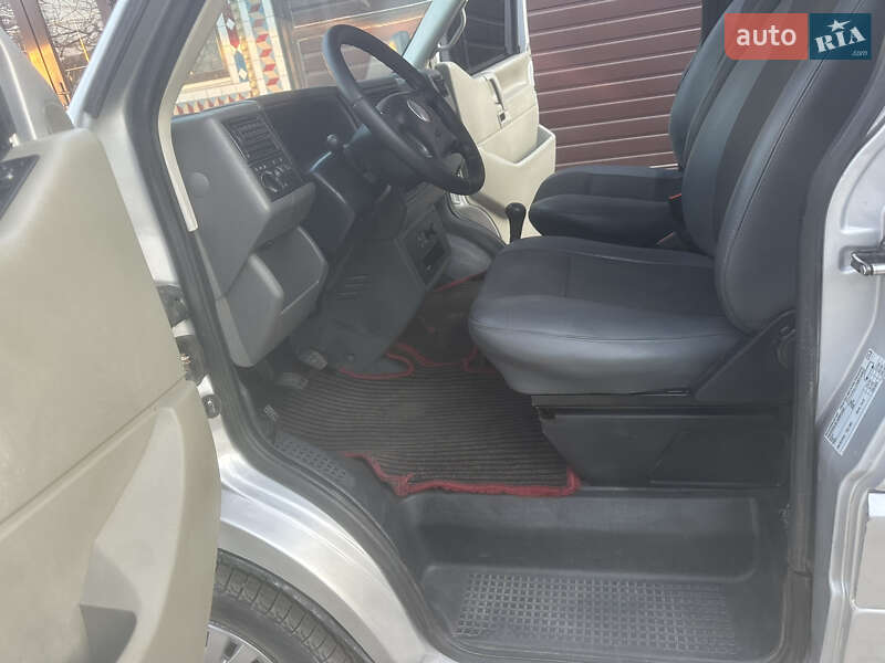 Минивэн Volkswagen Transporter 2003 в Черновцах