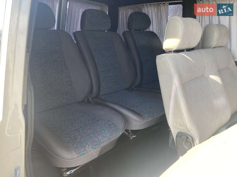 Минивэн Volkswagen Transporter 2001 в Косове
