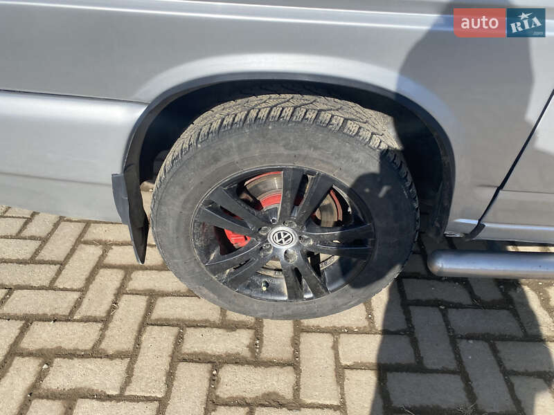 Минивэн Volkswagen Transporter 2001 в Косове