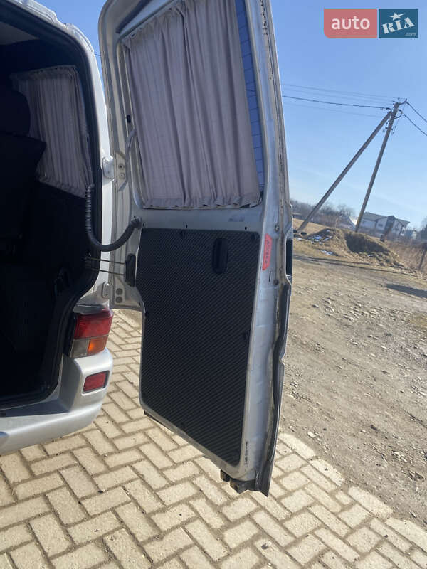 Минивэн Volkswagen Transporter 2001 в Косове