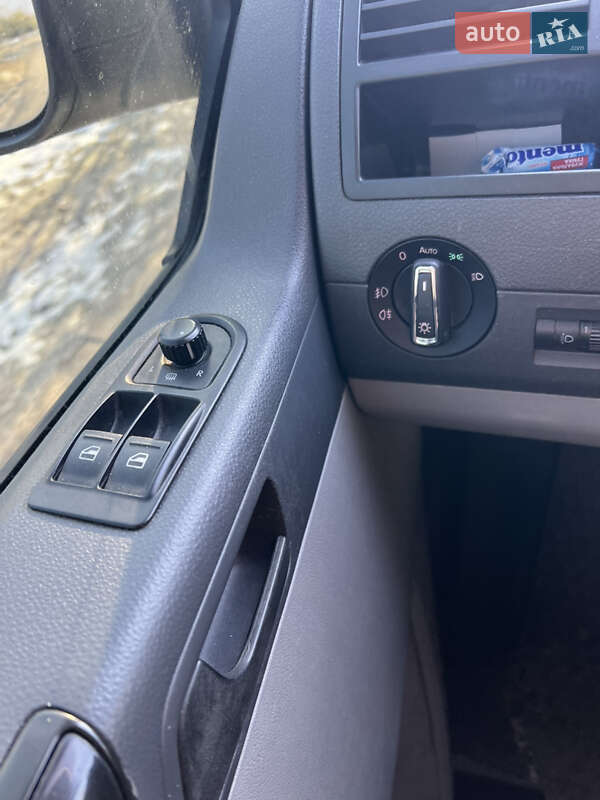 Вантажопасажирський фургон Volkswagen Transporter 2010 в Дніпрі