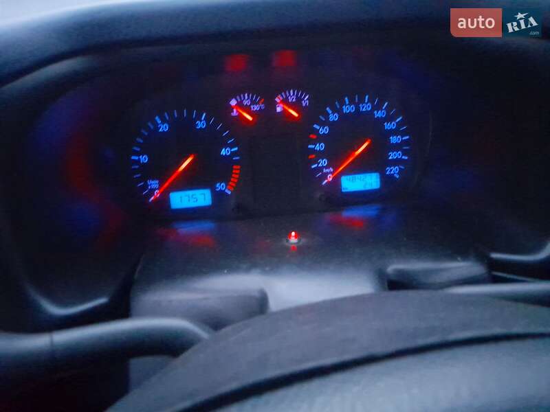 Минивэн Volkswagen Transporter 2003 в Черкассах