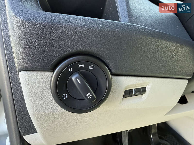 Грузовой фургон Volkswagen Transporter 2017 в Тячеве