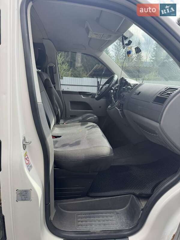 Минивэн Volkswagen Transporter 2008 в Яремче