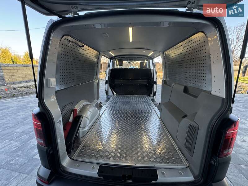 Вантажний фургон Volkswagen Transporter 2020 в Любомлі