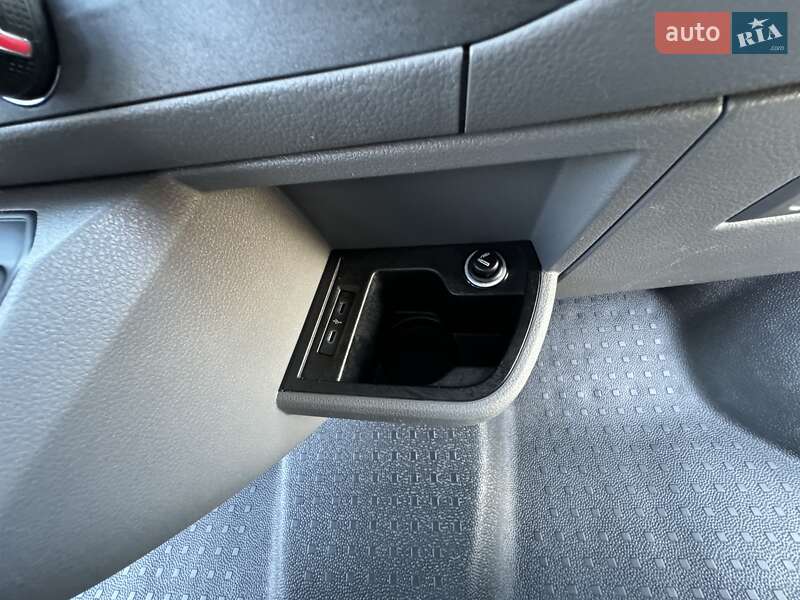 Вантажний фургон Volkswagen Transporter 2020 в Любомлі