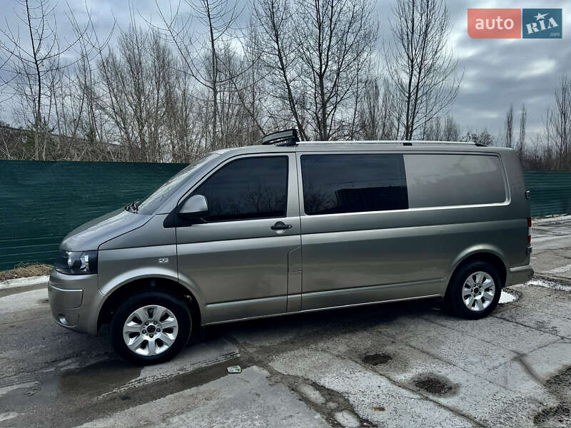 Минивэн Volkswagen Transporter 2010 в 