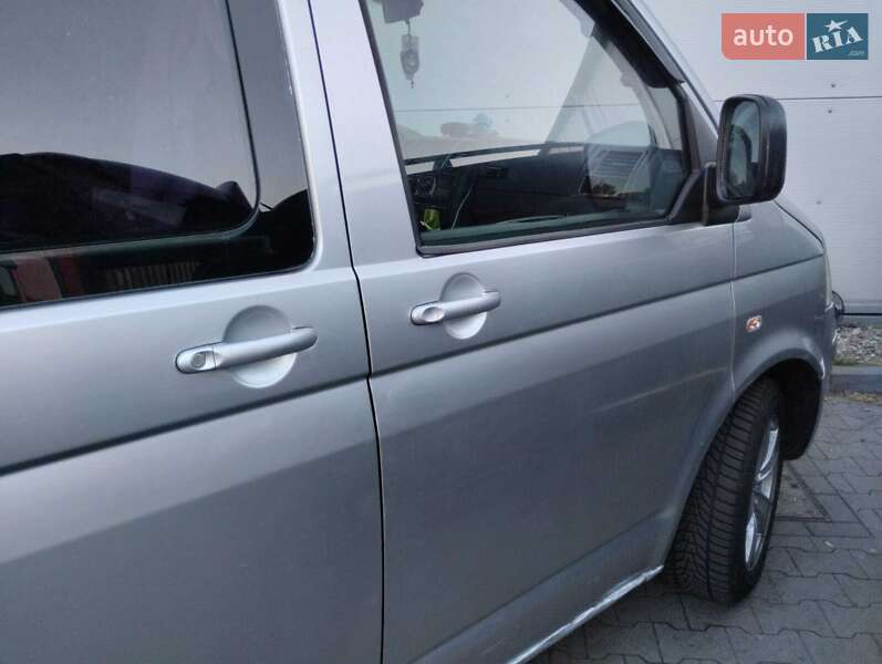 Минивэн Volkswagen Transporter 2005 в Тячеве