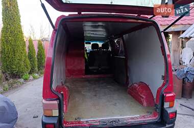 Грузовой фургон Volkswagen Transporter 2001 в 