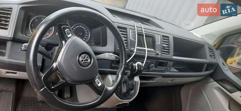 Вантажний фургон Volkswagen Transporter 2016 в Рівному