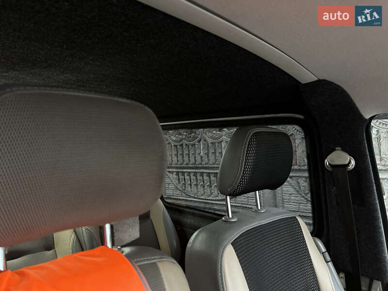 Минивэн Volkswagen Transporter 2010 в Могилев-Подольске