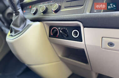 Минивэн Volkswagen Transporter 2017 в 