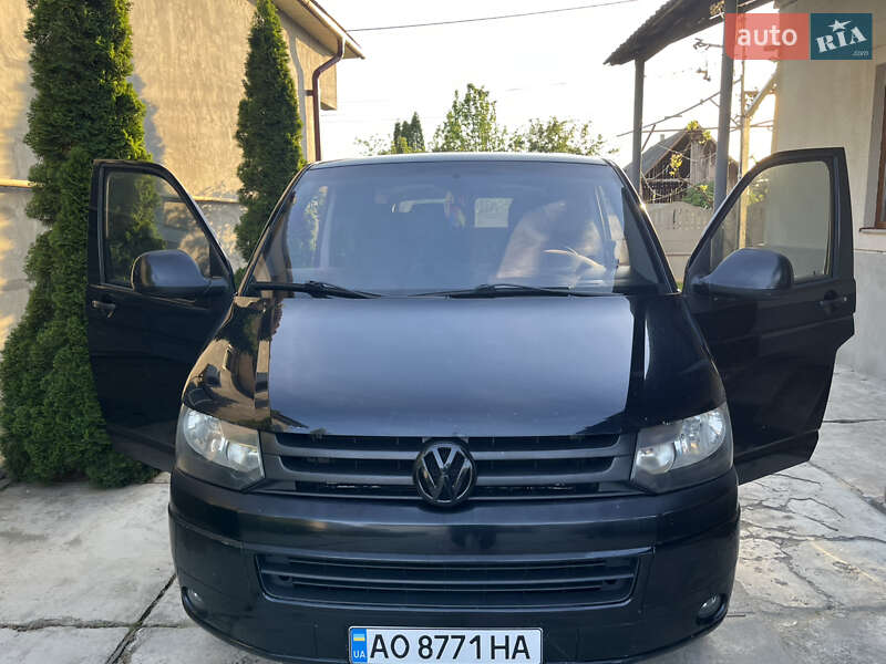Вантажний фургон Volkswagen Transporter 2011 в Виноградові