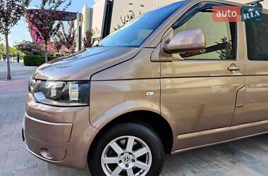 Минивэн Volkswagen Transporter 2010 в 
