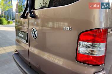 Минивэн Volkswagen Transporter 2010 в 