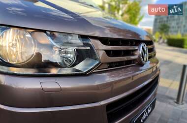 Минивэн Volkswagen Transporter 2010 в 
