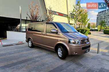 Минивэн Volkswagen Transporter 2010 в 