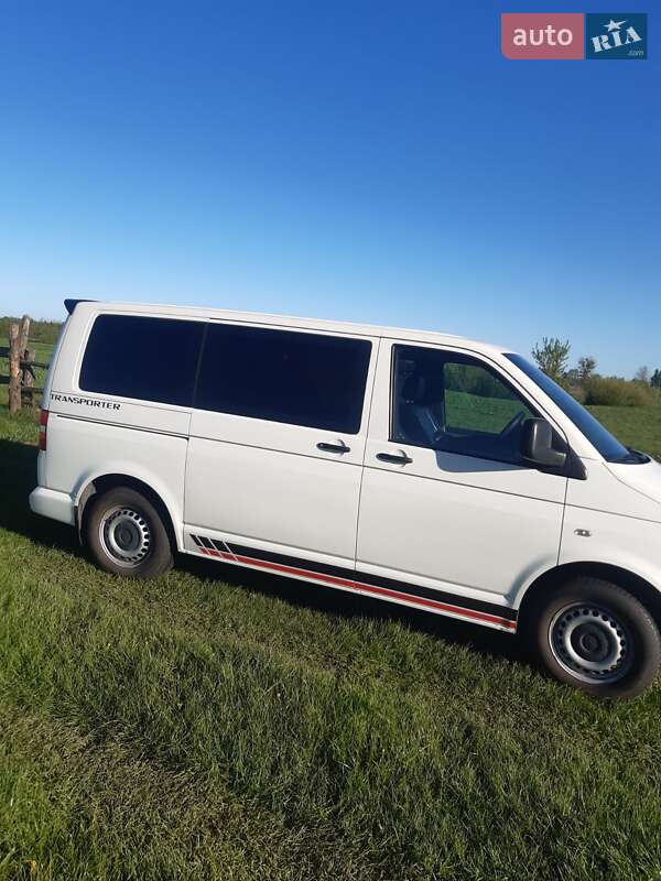 Минивэн Volkswagen Transporter 2008 в Сарнах