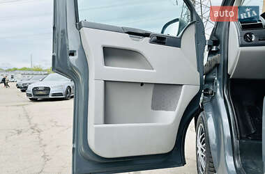 Грузовой фургон Volkswagen Transporter 2010 в 