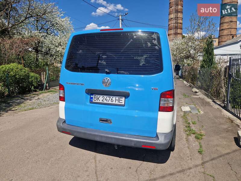 Минивэн Volkswagen Transporter 2004 в Ровно