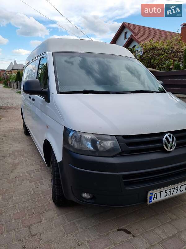 Грузовой фургон Volkswagen Transporter 2015 в Ивано-Франковске