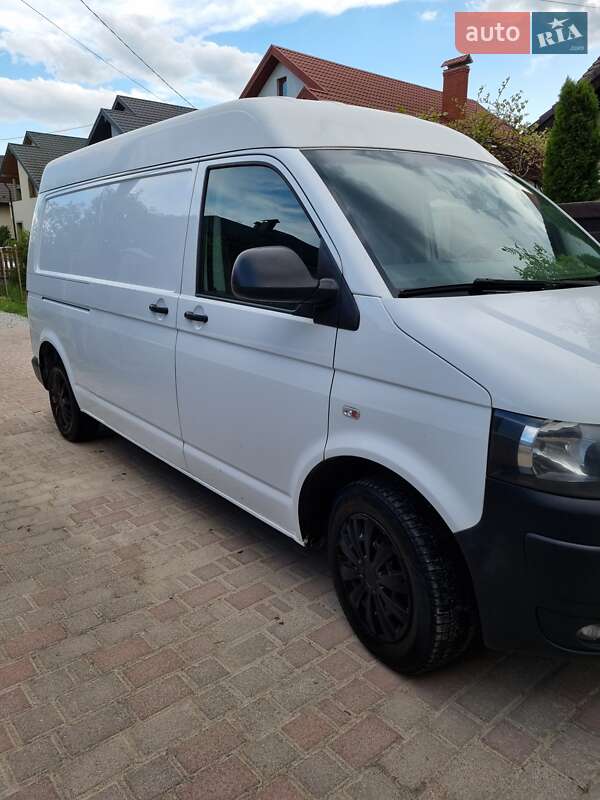 Грузовой фургон Volkswagen Transporter 2015 в Ивано-Франковске