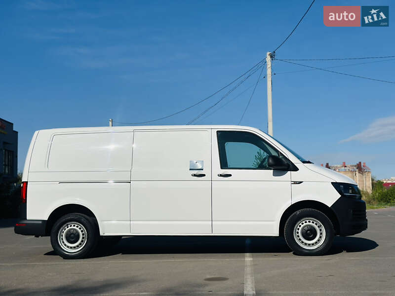 Вантажний фургон Volkswagen Transporter 2017 в Рівному