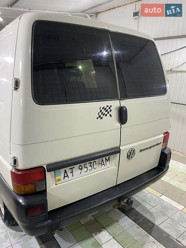 Минивэн Volkswagen Transporter 2001 в Косове