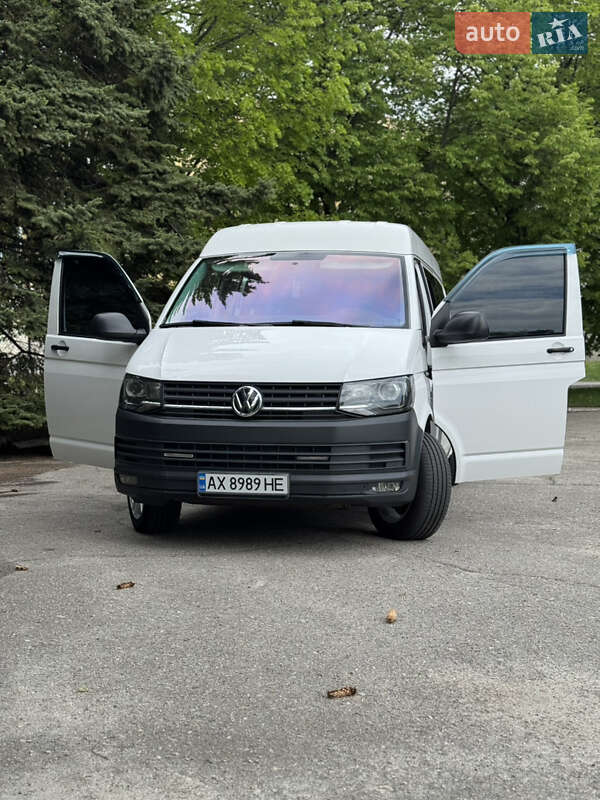 Минивэн Volkswagen Transporter 2016 в Краснограде