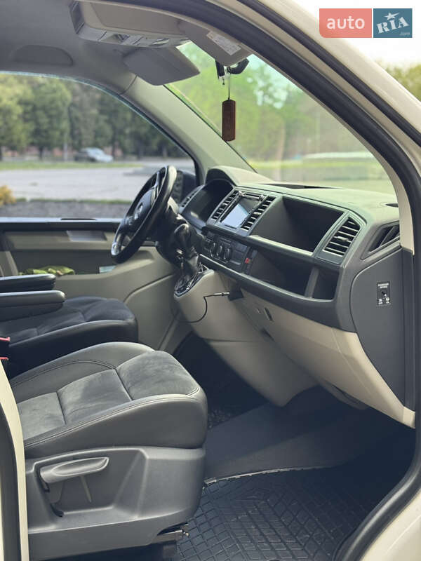 Минивэн Volkswagen Transporter 2016 в Краснограде