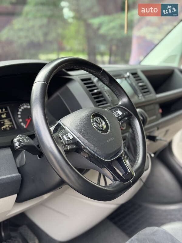 Минивэн Volkswagen Transporter 2016 в Краснограде