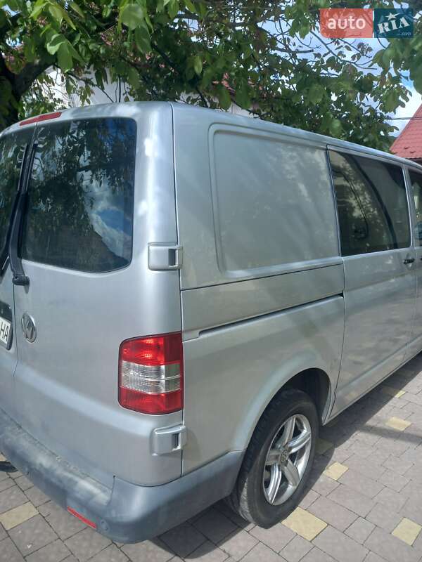 Грузовой фургон Volkswagen Transporter 2012 в Ужгороде